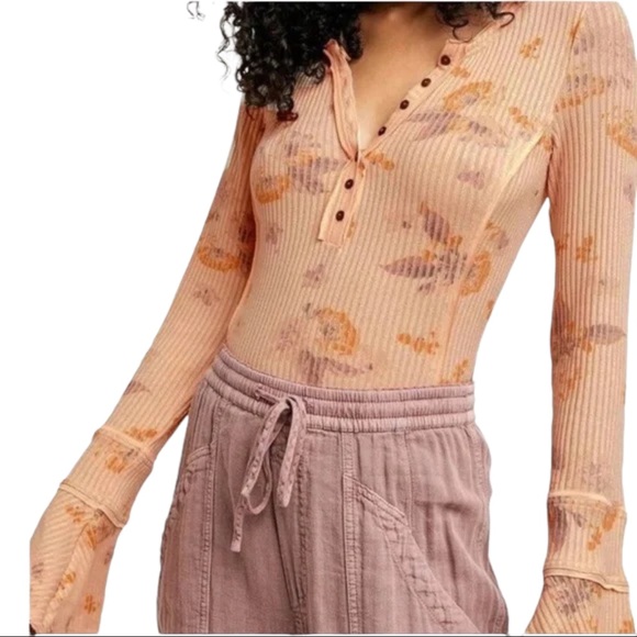Free People Layer Me Henley Button Bell Sleeve Ribbed Peach Medium - Picture 7 of 9